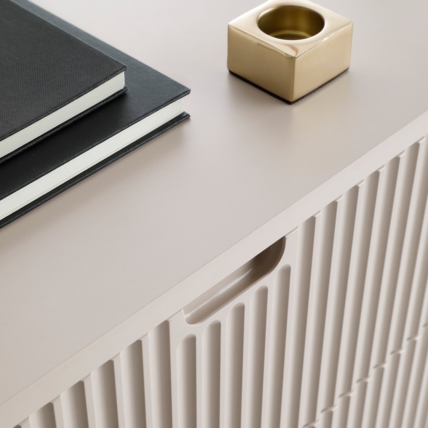 Signe Ribbed Elegant TV Unit - Cashmere / Gold Legs