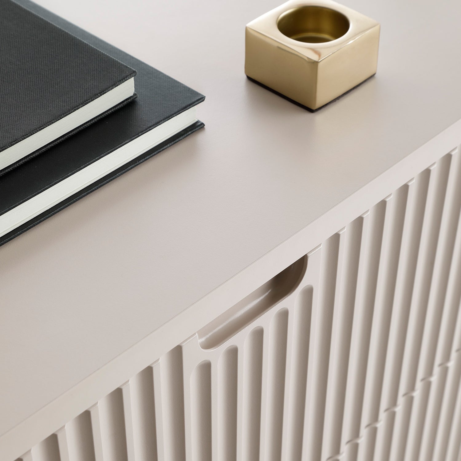 Signe Ribbed Elegant TV Unit - Cashmere / Gold Legs