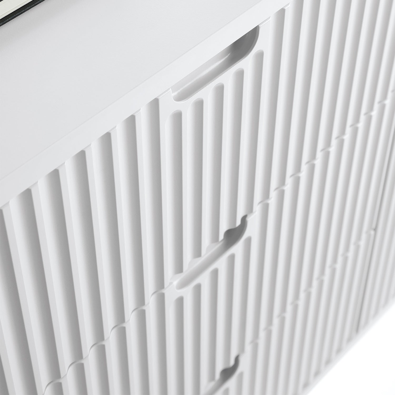 Signe Ribbed Elegant Sideboard - White / Gold Legs